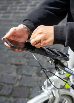 Porte-téléphone étanche Vélo - SP Connect -Vêtements Soldes Magasin porte telephone etanche velo sp connect 2