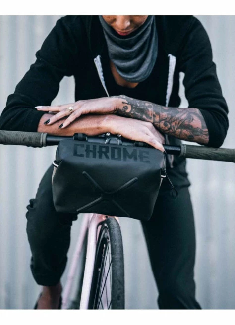 Sacoche De Guidon Convertible Helix - Chrome 1 Sacoche De Guidon Convertible Helix - Chrome